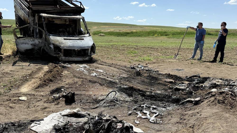 Yanan kamyonetten baba ve 15 yaşındaki oğlunun cesedi çıktı 4